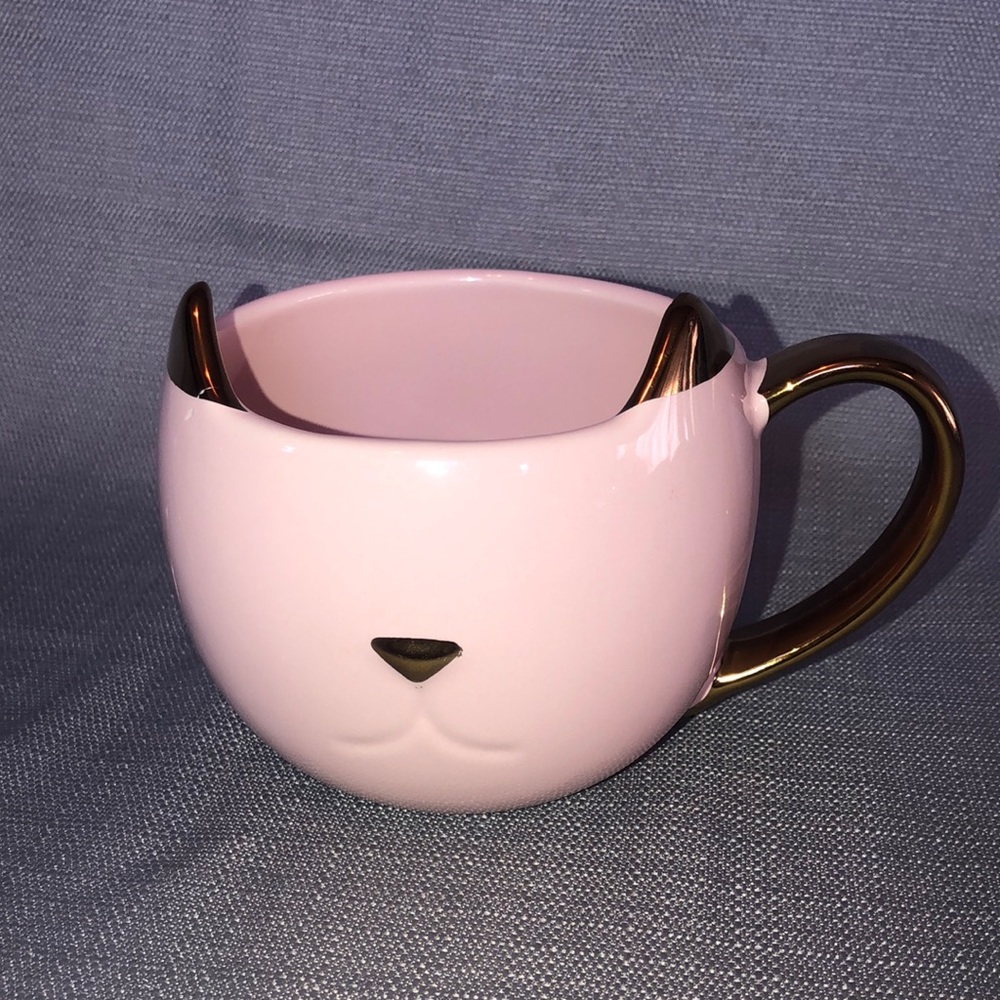 Pinky up Chloe ceramic cat mug. NWT. 12 oz